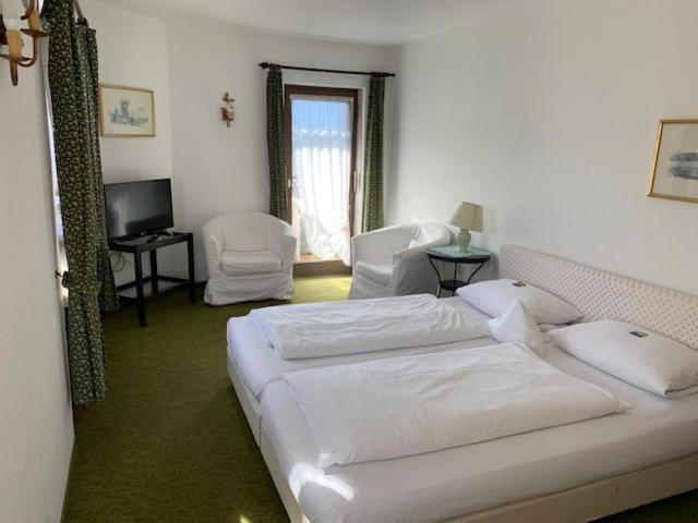 Burgdacherl Hotel Neubeuern Esterno foto